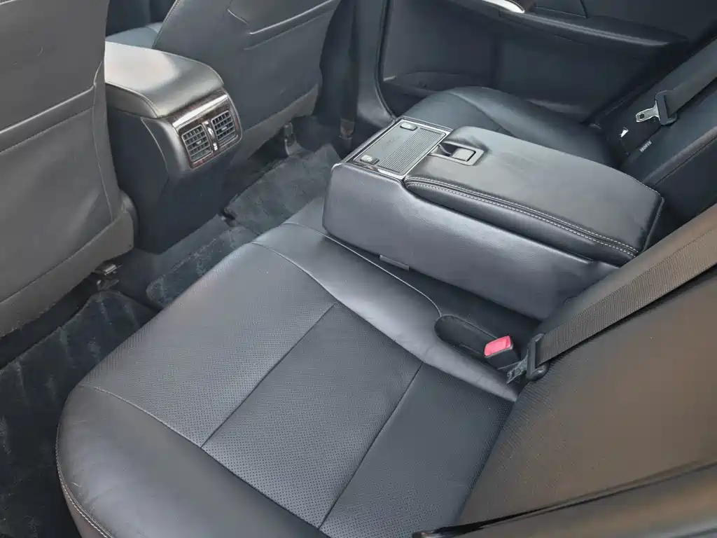 Toyota Camry — миниатюра 4