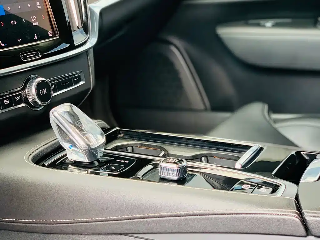 Volvo S90 PHEV — миниатюра 13