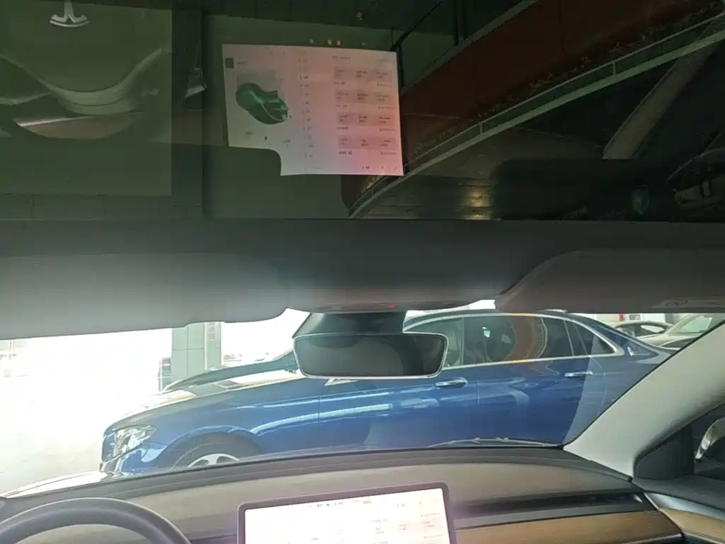 Tesla Model 3 — миниатюра 18
