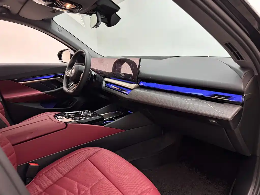 BMW 5 Series — миниатюра 11
