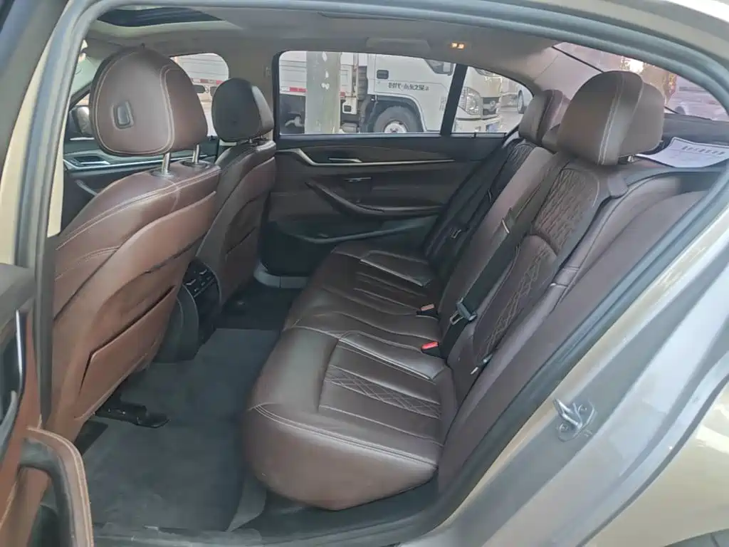 BMW 5 Series — миниатюра 17