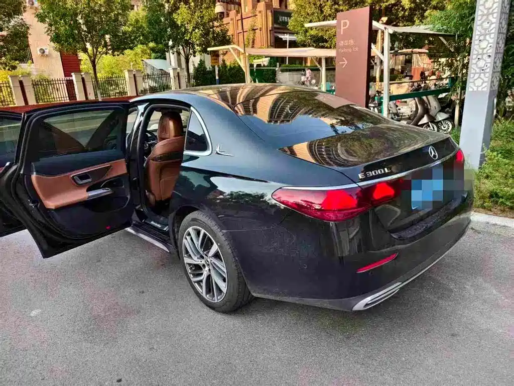 Mercedes-Benz E-Class — миниатюра 2