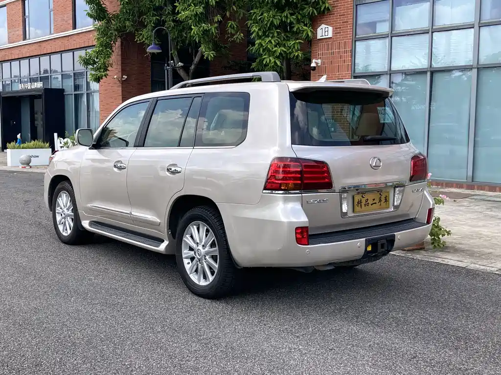 Lexus LX — миниатюра 6