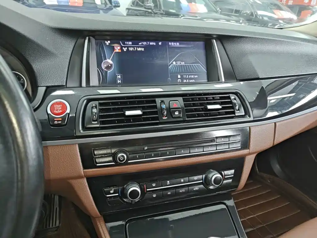 BMW 5 Series — миниатюра 13