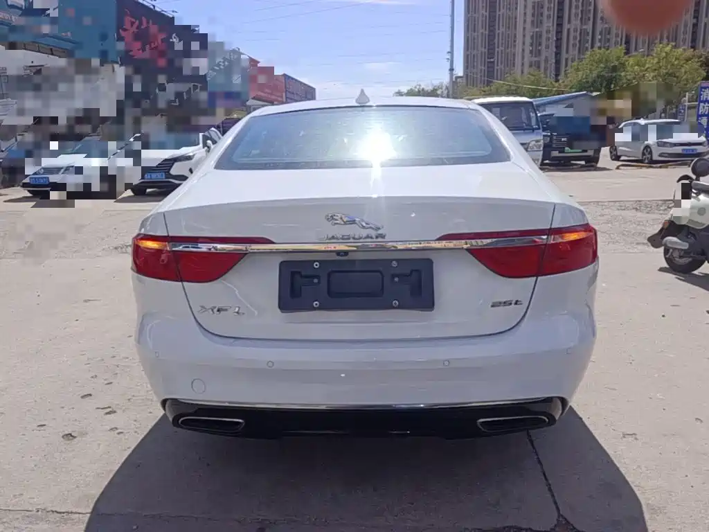 Jaguar XFL — миниатюра 6