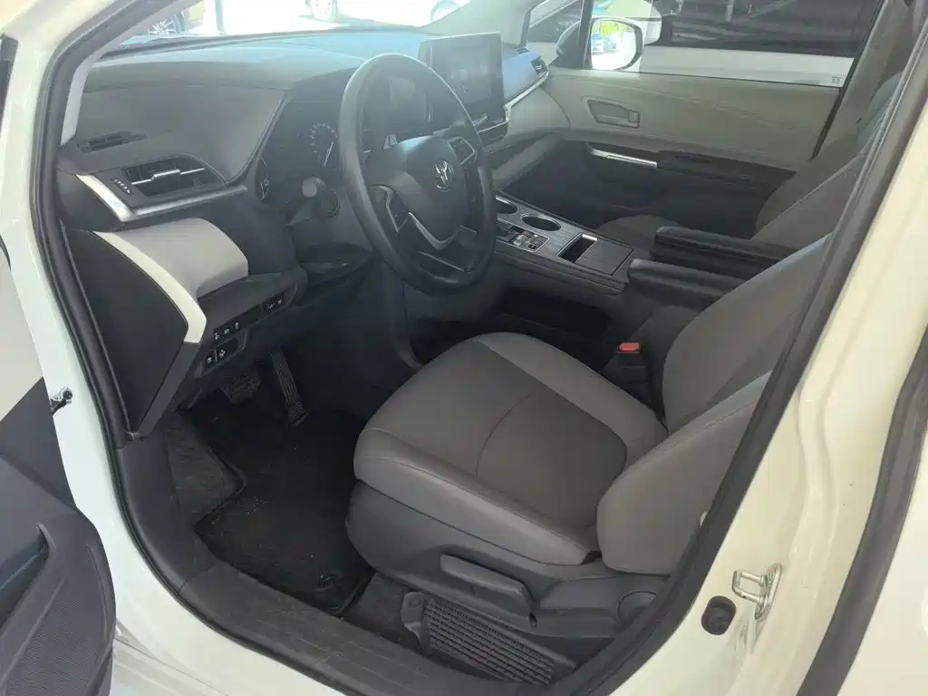Toyota Granvia — миниатюра 15