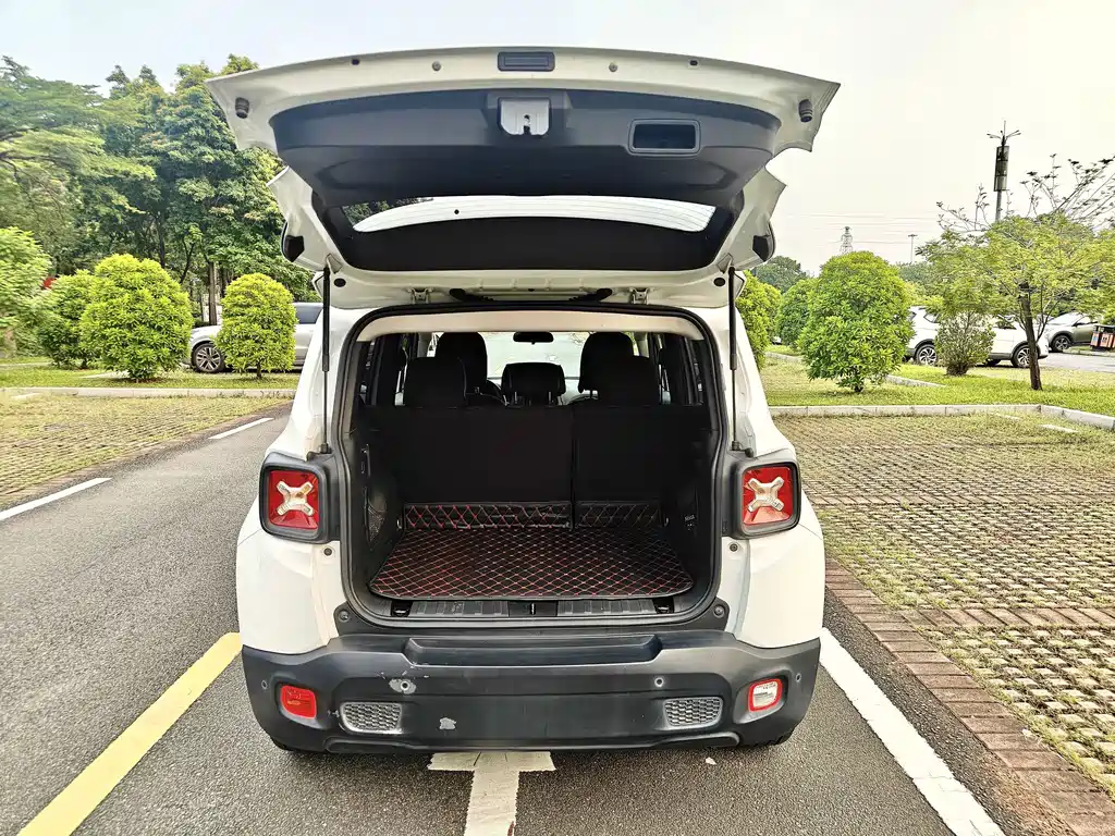 Jeep Renegade — миниатюра 9