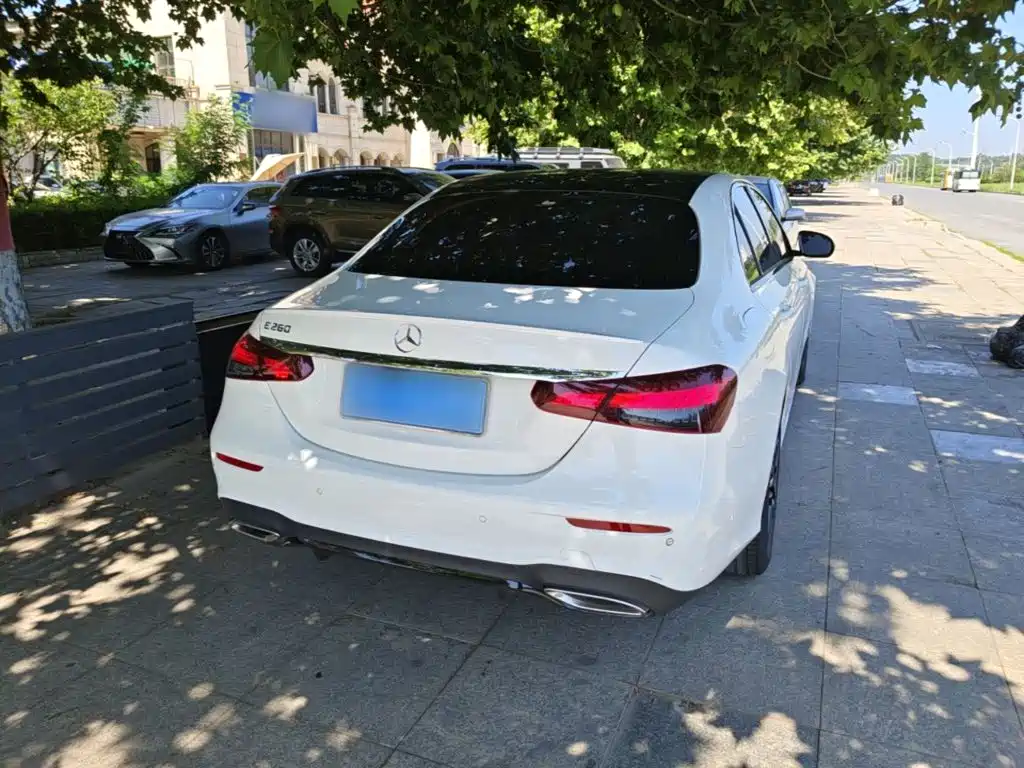 Mercedes-Benz E-Class (Import) — миниатюра 7