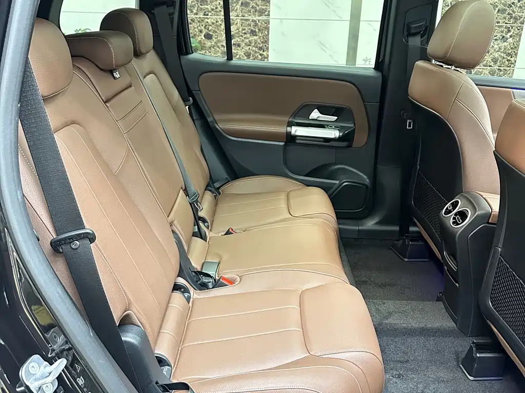 Mercedes-Benz GLB — миниатюра 11