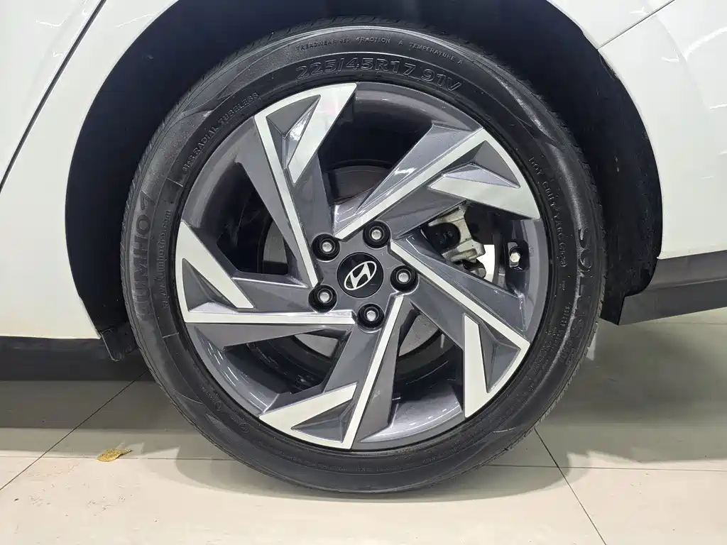 Hyundai Elantra — миниатюра 11