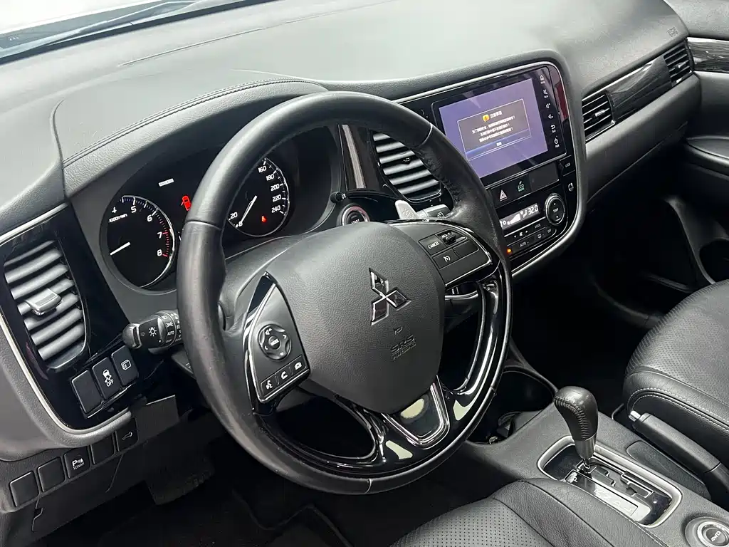 Mitsubishi Outlander — миниатюра 14