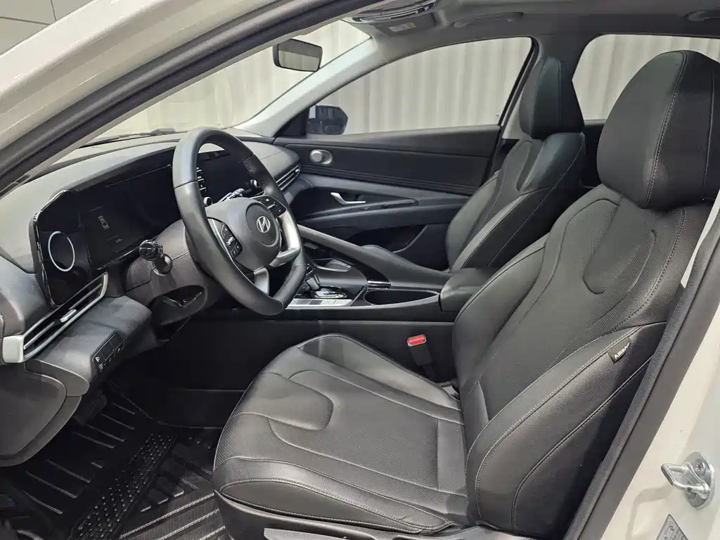 Hyundai Elantra — миниатюра 15