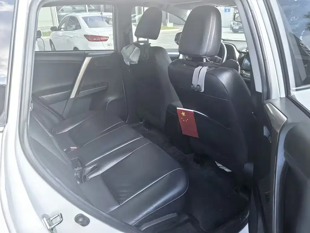 Toyota RAV4 — миниатюра 13