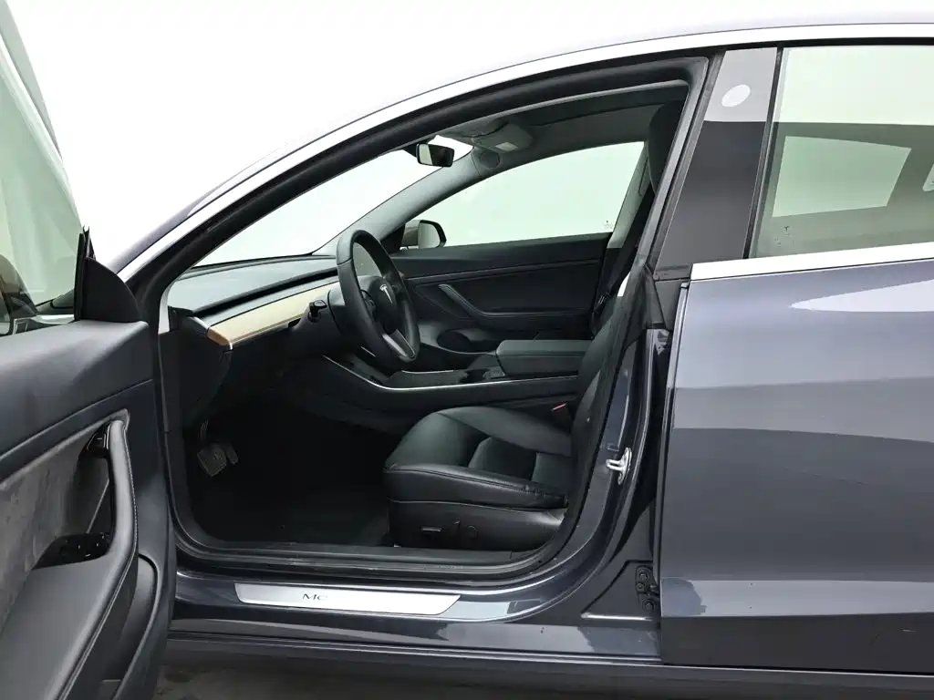 Tesla Model 3 — миниатюра 12