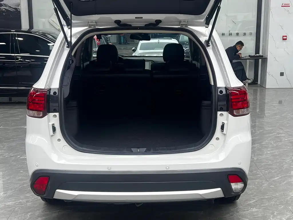Mitsubishi Outlander — миниатюра 26