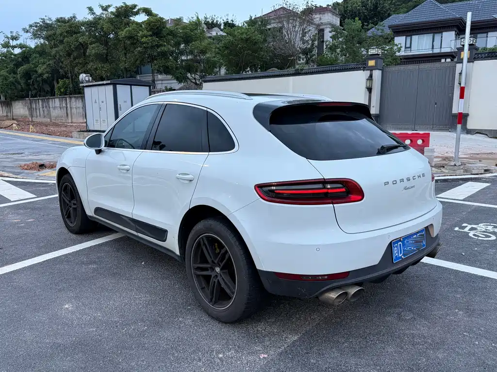Porsche Macan — миниатюра 9