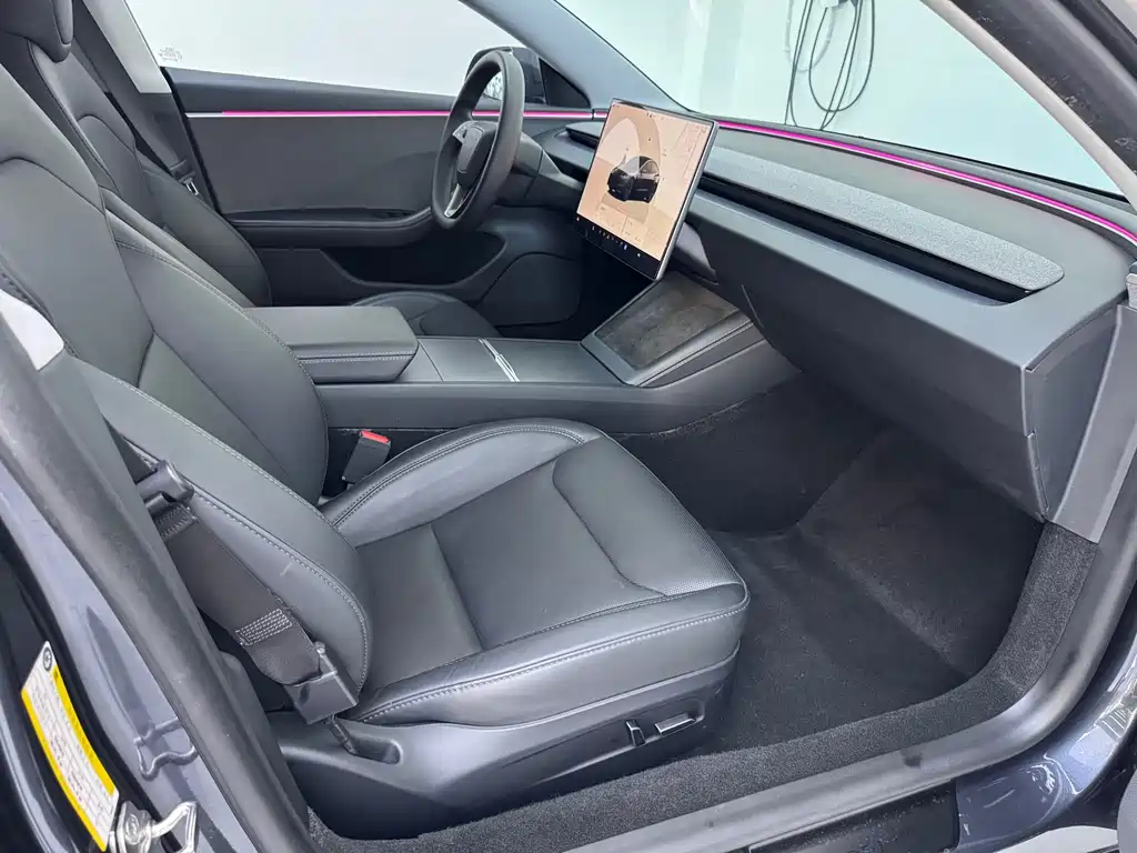 Tesla Model 3 — миниатюра 9
