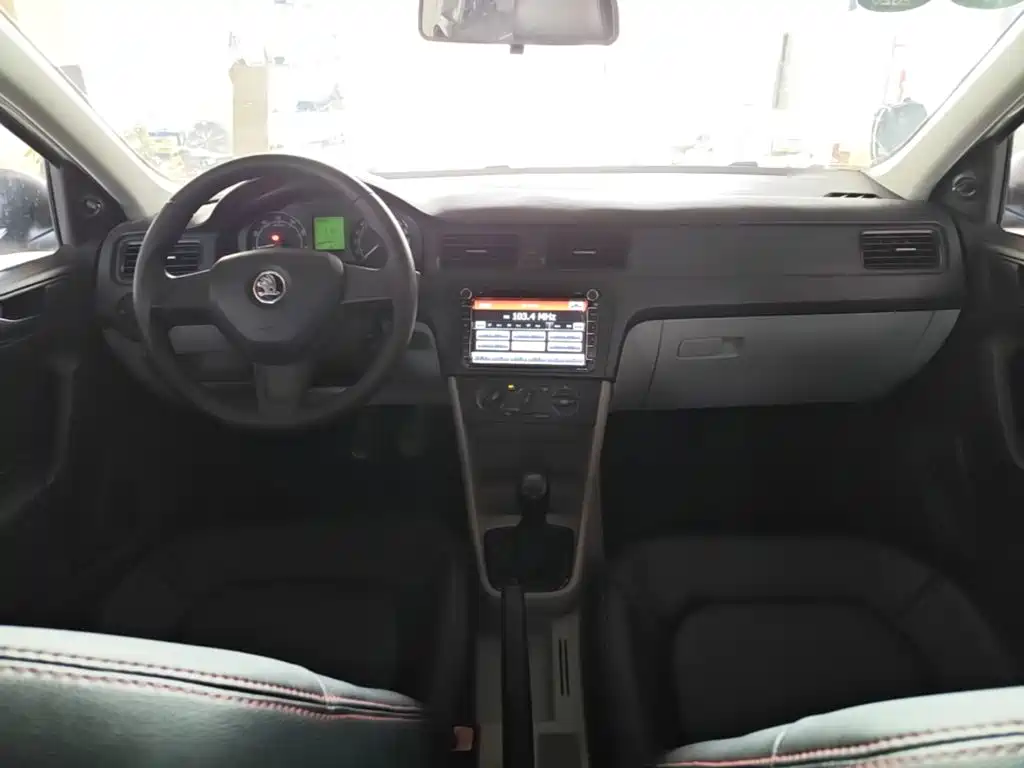 Skoda Rapid — миниатюра 10