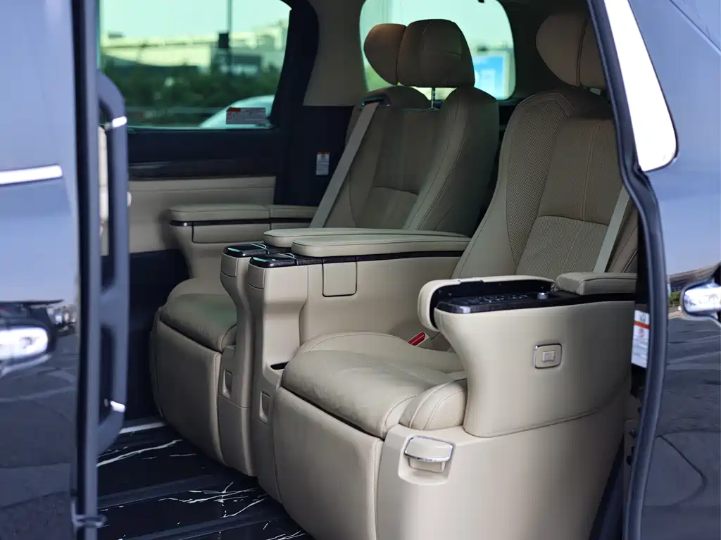 Toyota Alphard — миниатюра 14