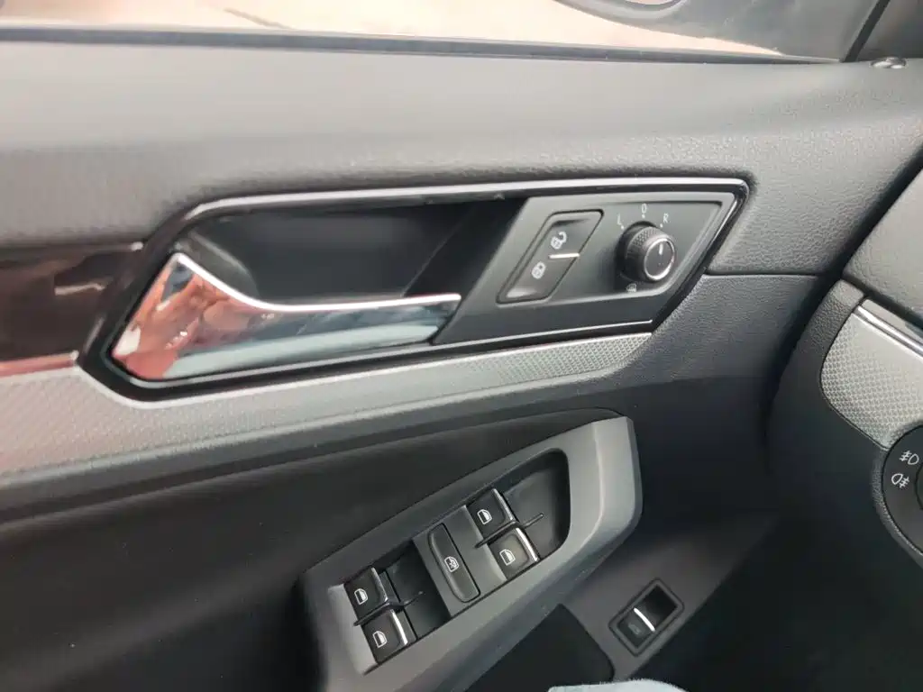 Volkswagen Sagitar — миниатюра 3
