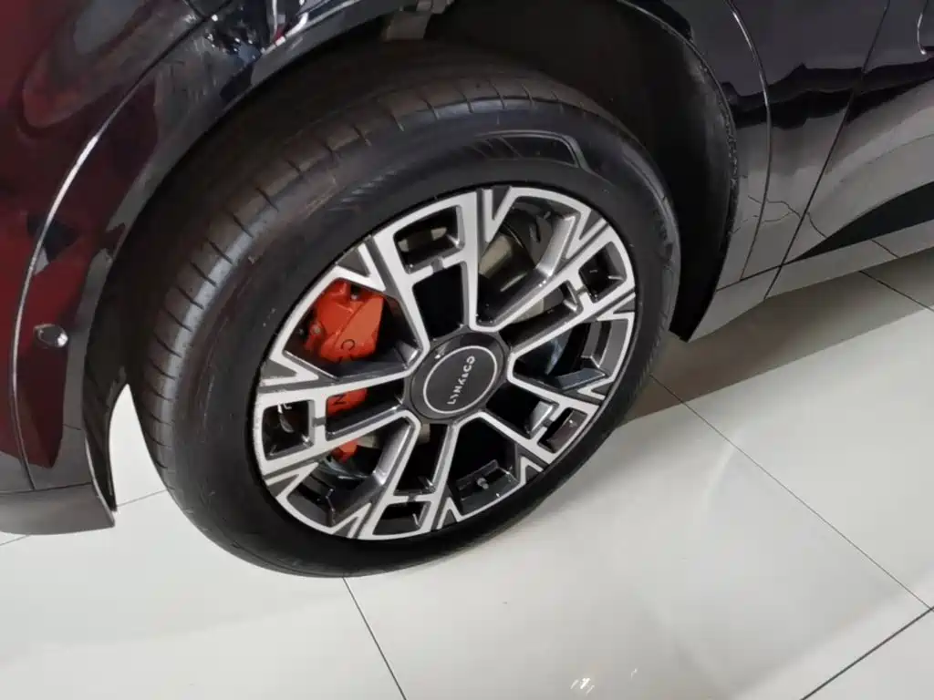 Lynk & Co Рука 900. — миниатюра 23