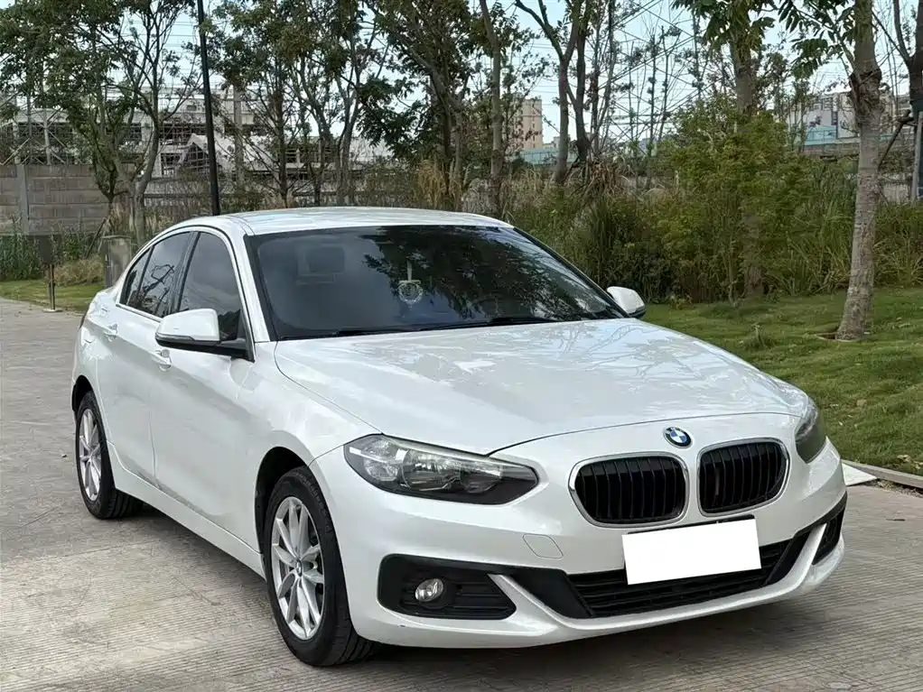 BMW 1 SERIES