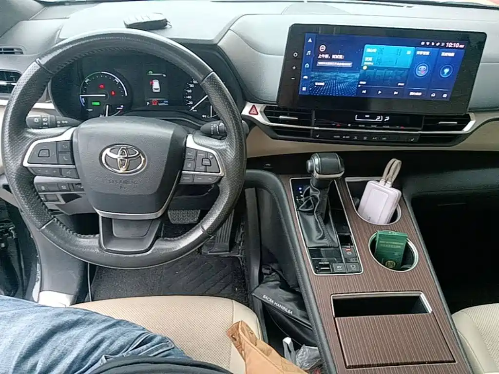 Toyota Granvia — миниатюра 10