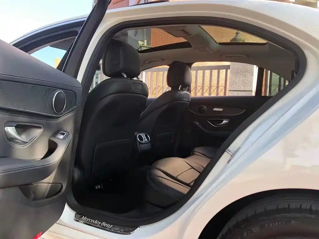 Mercedes-Benz C-Class — миниатюра 6