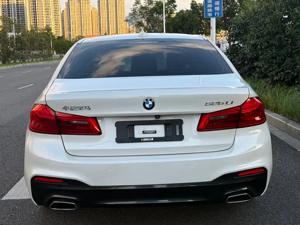 BMW 5 Series — миниатюра 13