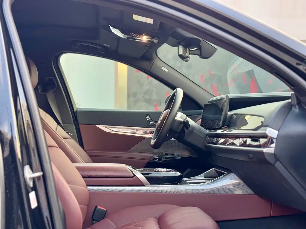 BMW i7 — миниатюра 6