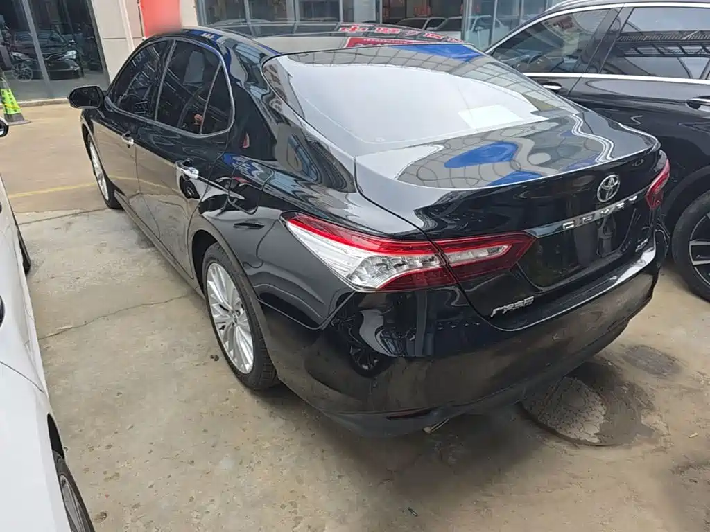 Toyota Camry — миниатюра 5