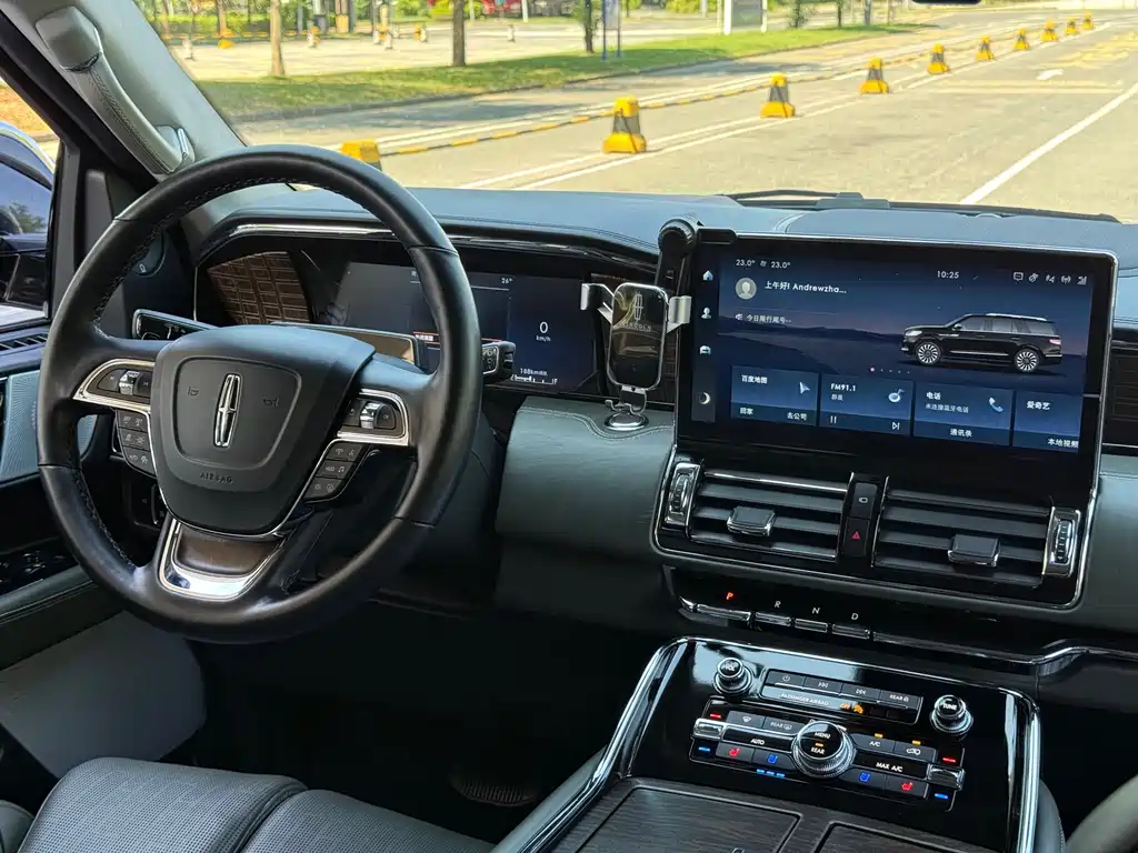 Lincoln Navigator — миниатюра 12