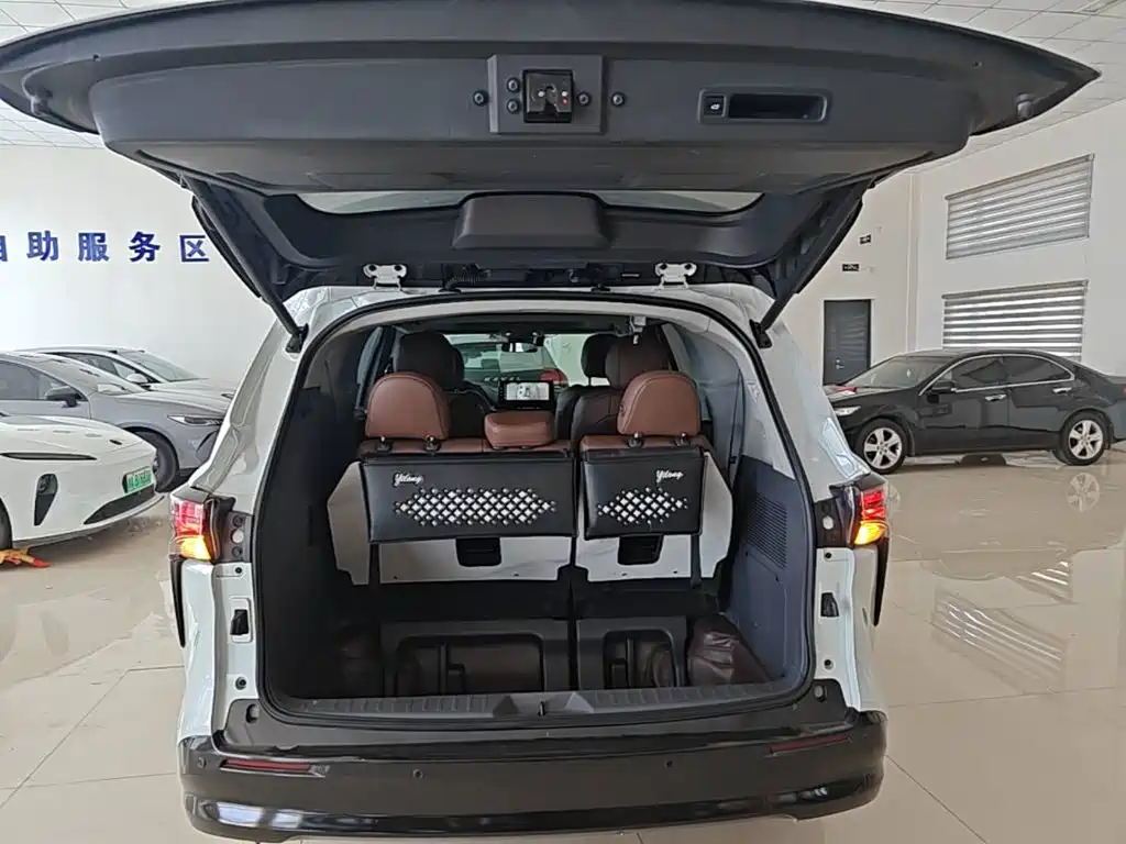 Toyota Sienna — миниатюра 19
