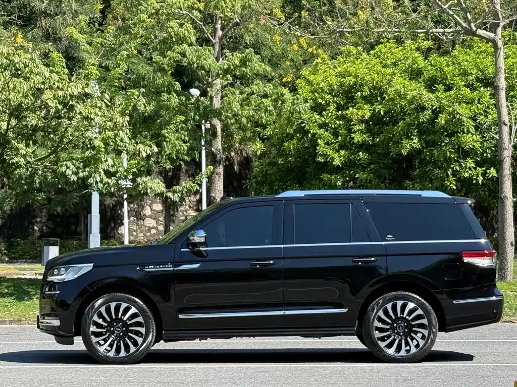 Lincoln Navigator — миниатюра 6