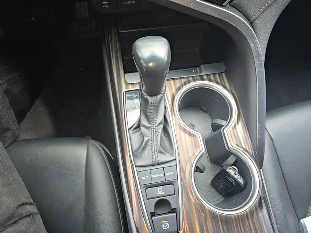 Toyota Camry — миниатюра 14