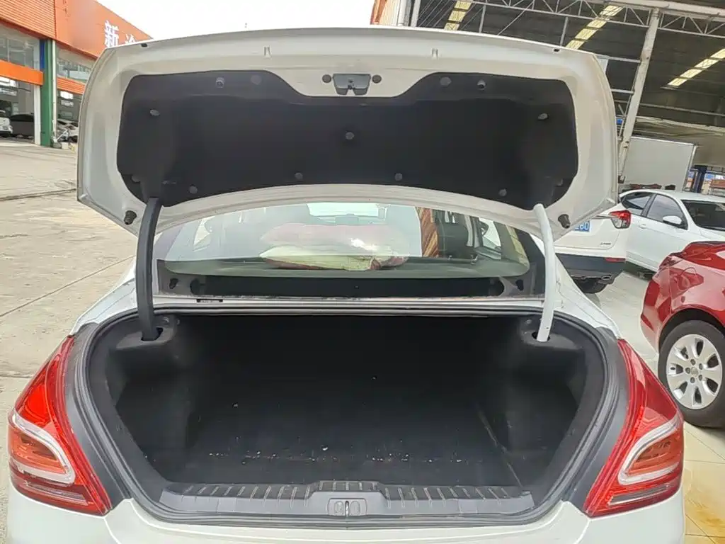 Peugeot 308 — миниатюра 19
