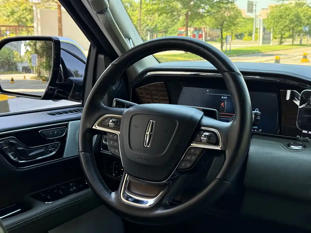 Lincoln Navigator — миниатюра 9