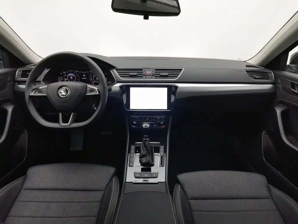 Skoda Superb — миниатюра 5