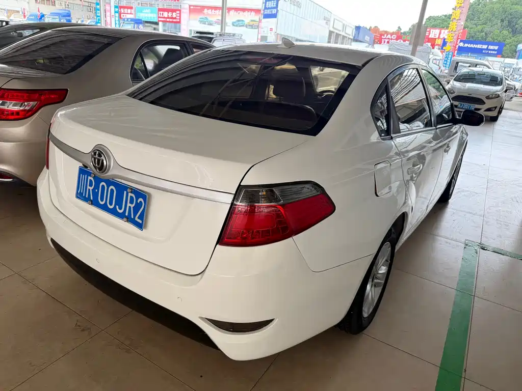 Zhonghua H330 — миниатюра 11