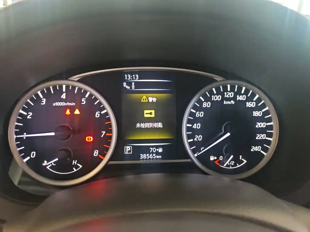 Nissan Tiida — миниатюра 12