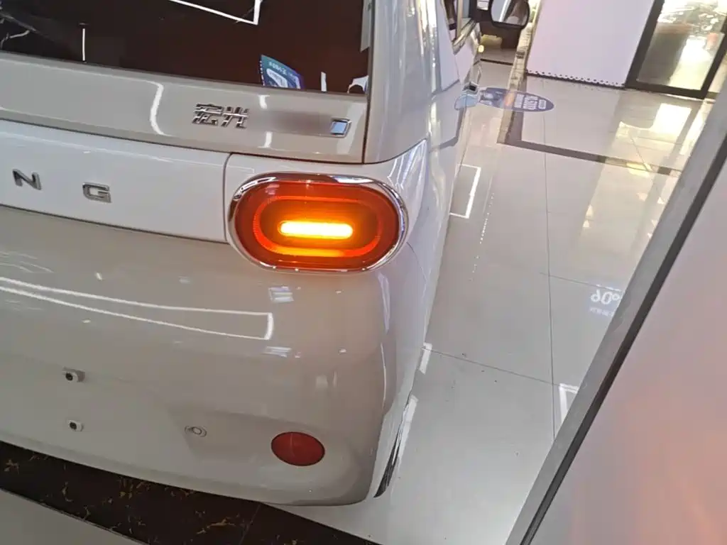 Wuling MINIEV — миниатюра 8