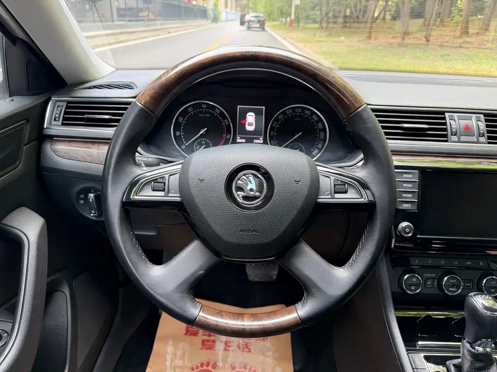 Skoda Superb — миниатюра 6