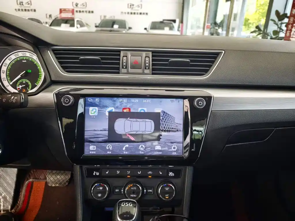 Skoda Superb — миниатюра 13