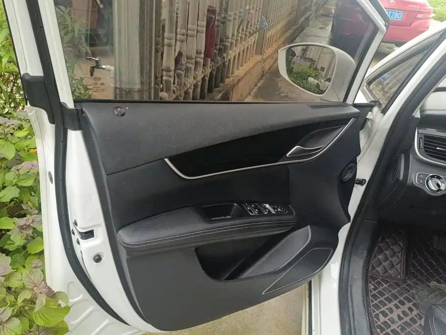 BYD MAX — миниатюра 7