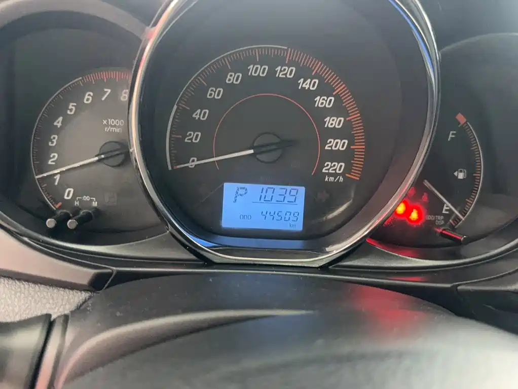 Toyota Yaris L — миниатюра 5