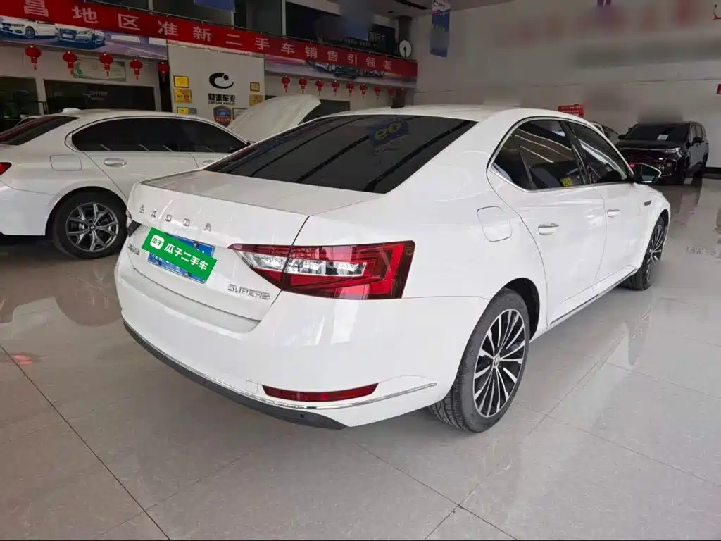 Skoda Superb — миниатюра 7