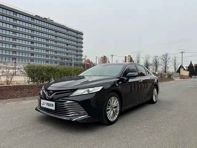 TOYOTA CAMRY