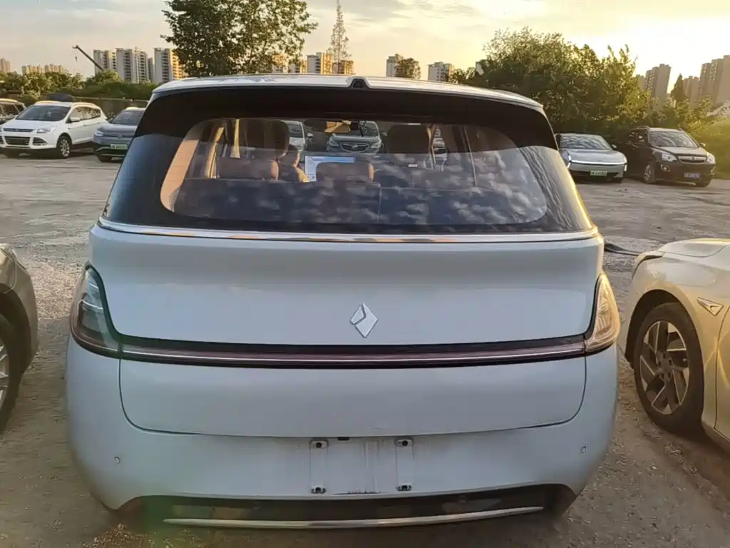 Baojun Yunduo — миниатюра 6