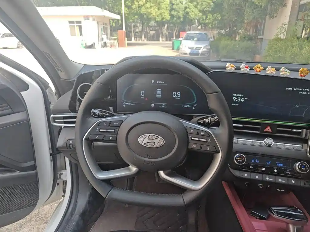 Hyundai Elantra — миниатюра 6