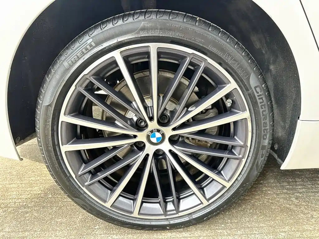 BMW 5 Series — миниатюра 20